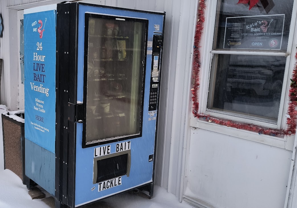 Live bait vending machine